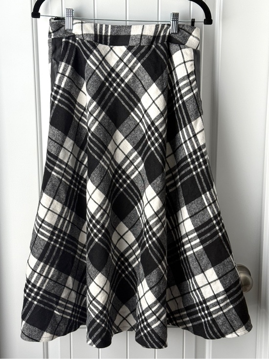 Idealsanxun Dresses & Skirts - Idealsanxun Plaid Wool Blend Midi Skirt. Buffalo Check Plaid Back/White Size M